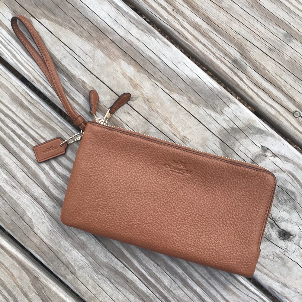 💝 Coach Wristlet